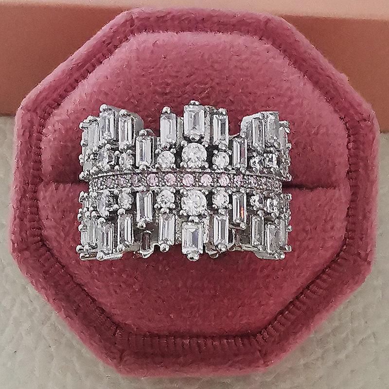 

Кольцо Dai Xi с неровной микропавировкой кубическим цирконием - Роскошные европейские/американские женские украшения R6511 Size 8