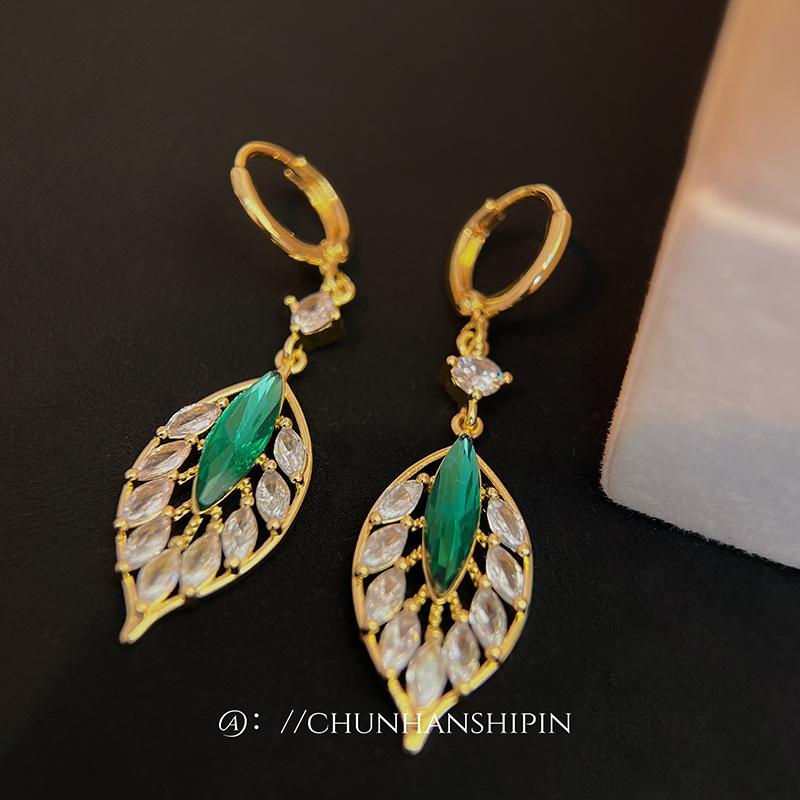 {Golden Branch Jade Leaf}~ Shining Zircon Green Ear Clips Advanced Sense No Ear Piercings Fashion Light Luxury Ear Buckles Long Earrings