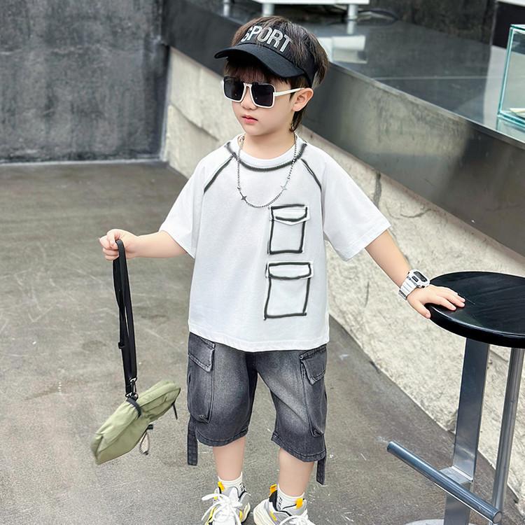 2026 Sommer-Mode für Jungen: Bedrucktes Oberteil mit Tasche und kurzen Ärmeln & Jeans-Shorts: Trendiges zweiteiliges Set