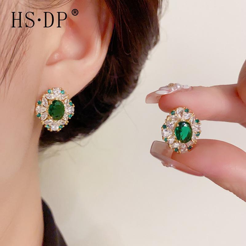 Emerald Zircon Rhombus Stud Earrings: Retro, High-End, Versatile S925 Silver Needle for a Fashionable, Super Flash Look