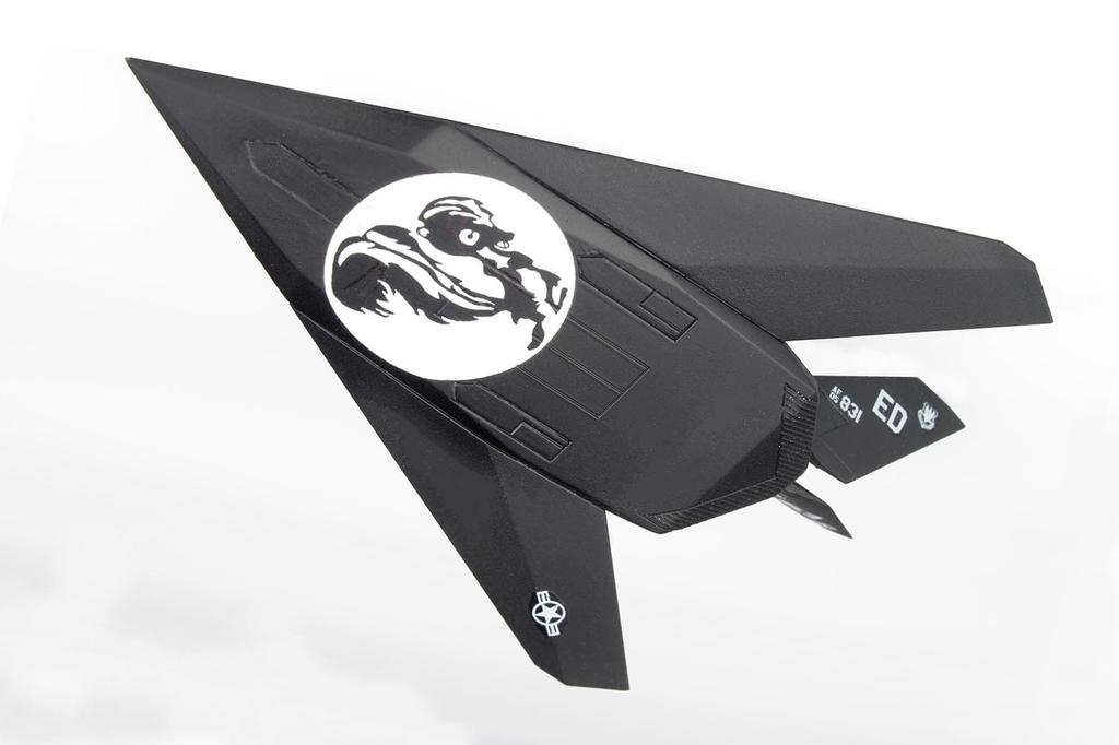 PLATZ US Air Force Stealth Fighter Nighthawk Skunk Works Plastic Model 1/144 F-117 AE144-15