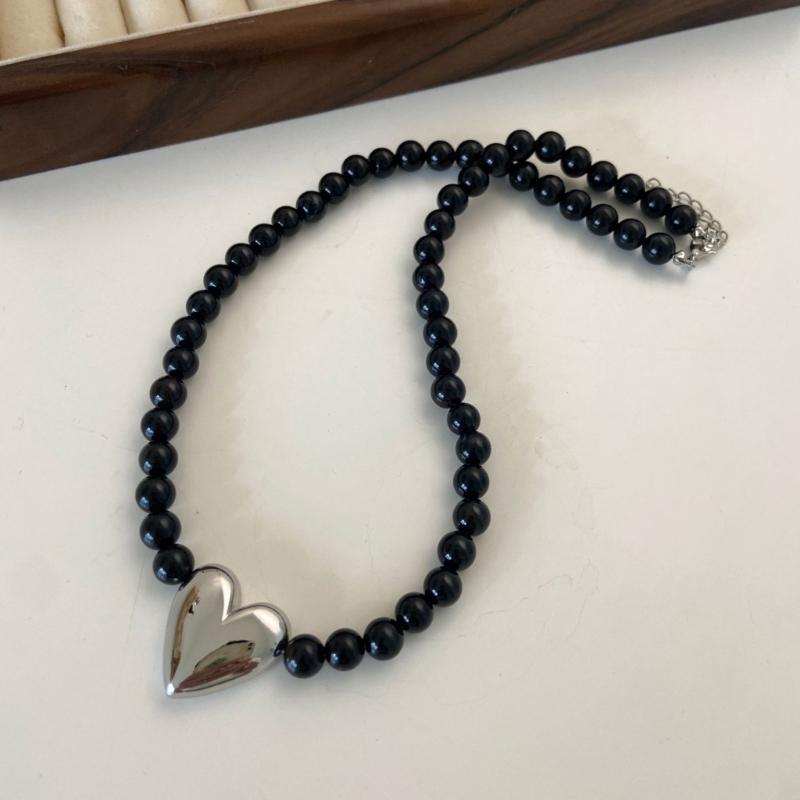 Black Beaded Necklace Heart Pendant Choker Chain Necklace Beads Choker Party Accessories Gift for Men Women Girlfriends