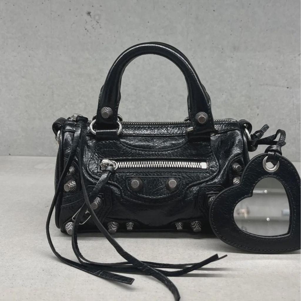 „Noutăți 2024”: Geantă mini de bowling la modă, inspirată de motociclete, pentru femei