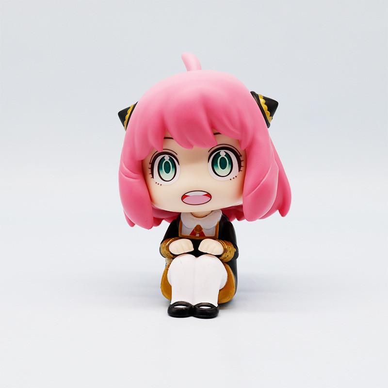 

Аня Форджер Сидящая Поза Удивленное Выражение Лица Украшение Модель