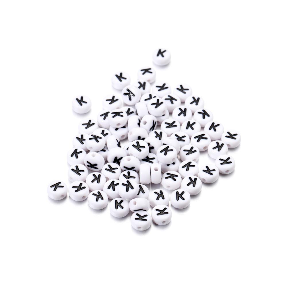 Bílé kulaté korálky s černými písmeny – sada 26 písmen pro vlastní výrobu náhrdelníků a řetízků na telefon