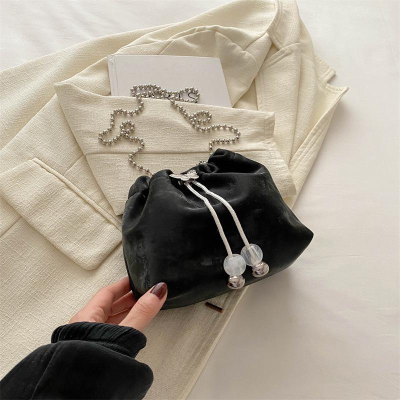 2025 Niche Design Spring and Summer Pleated Bag Retro Hand Bucket Bag Fashionable Foreign Style Chain Shoulder Messenger Bag