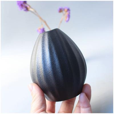 Vase en céramique, petit vase à fleurs, décoration minimaliste en céramique noire pour salon, jardinière rétro japonaise noire pour fleurs séchées