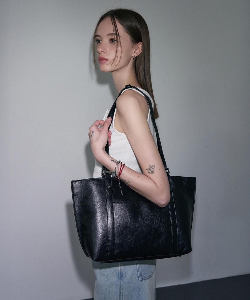 Leathery Bolted Shopper Bag [Black]