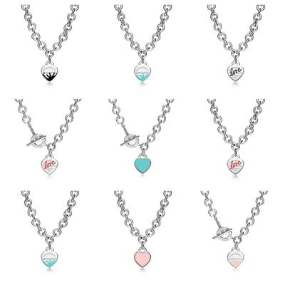 Collana Pendente Cuore e Chiave Famiglia T Classica con Catena Spessa e Intarsi in Diamante per Coppie