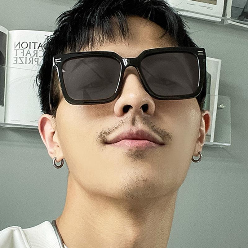 Korean Stylish Sunglasses Women Rivets Decoration Square Shape Male Sun Glasses Travelling Driving Sunglass for Women