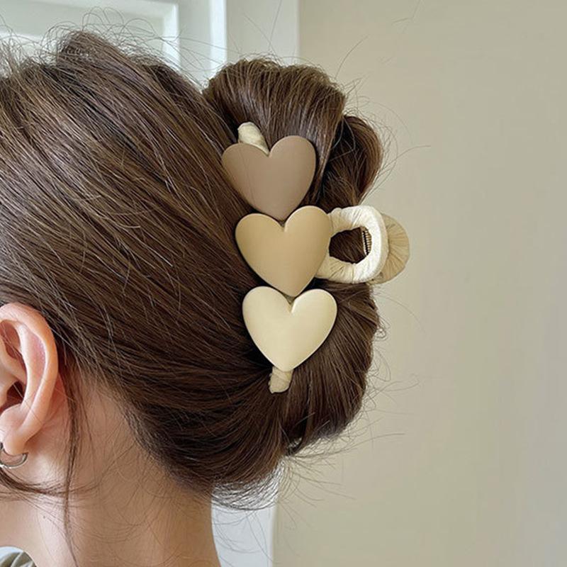 Simple Gradient Heart Hair Clip, Elegant and Versatile Hair Clip for The Back of The Head, Summer Trendy Shark Clip, Large Size