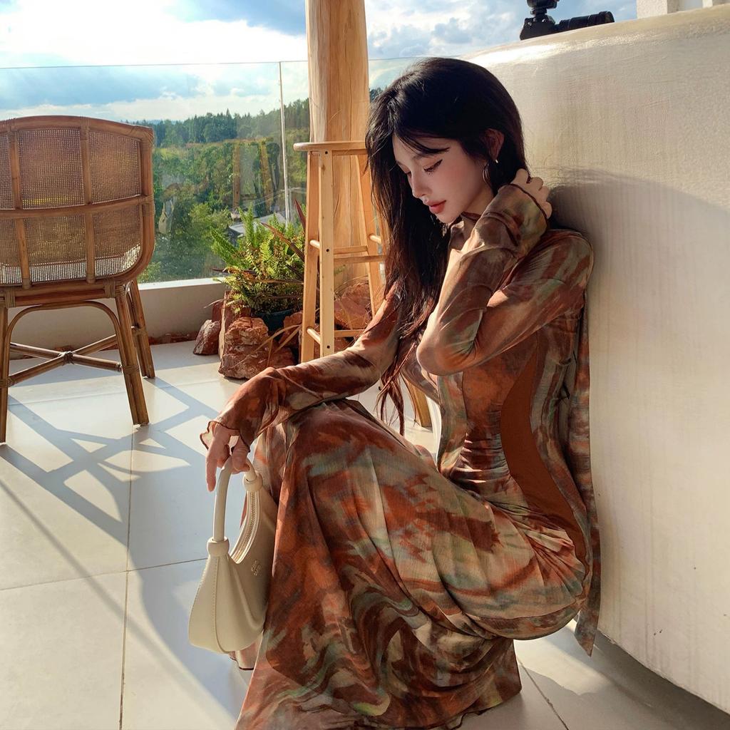 Western Sichuan vacation wasteland wind mesh long-sleeved dress women's design sense streamer royal sister temperament slim waist dress
