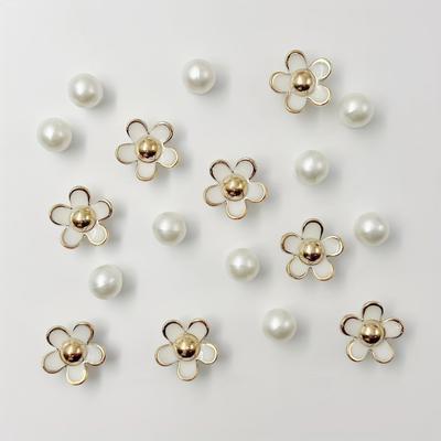 18 stuks EVA Schoenschoonheden Set, ABS Klinknagel Decoratieve Stukken met Schattig Bloem- en Imitatieparel Ontwerp, Verwijderbare Mode Accessoires voor DIY Knutselen