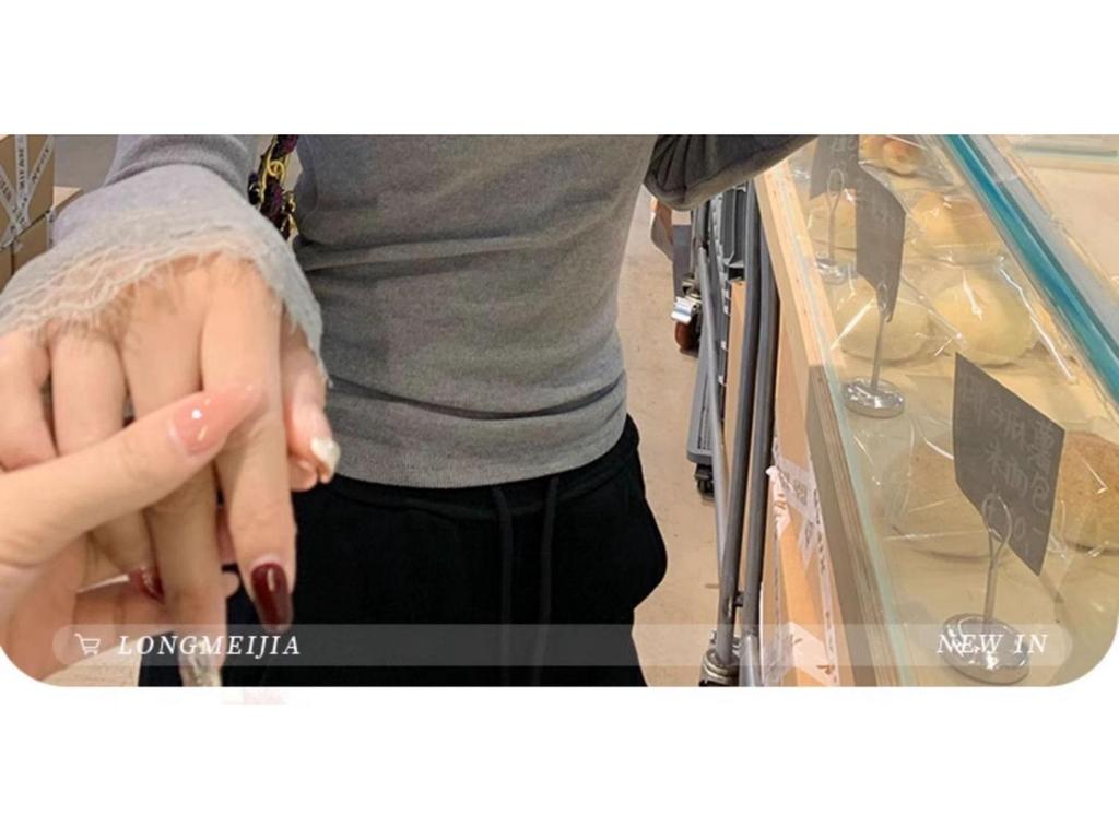 T-shirt à manches longues brossé à col en V pour femme, coupe slim, bordure en dentelle (Collection Automne Précoce 2025)