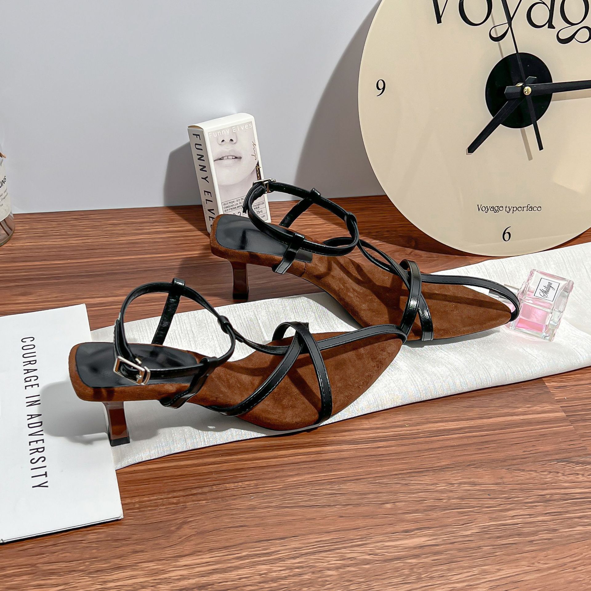 

High-heeled sandals women s stiletto high-end Roman women s shoes temperament niche retro strap high-heeled shoes women s outer shoes 39 чёрный