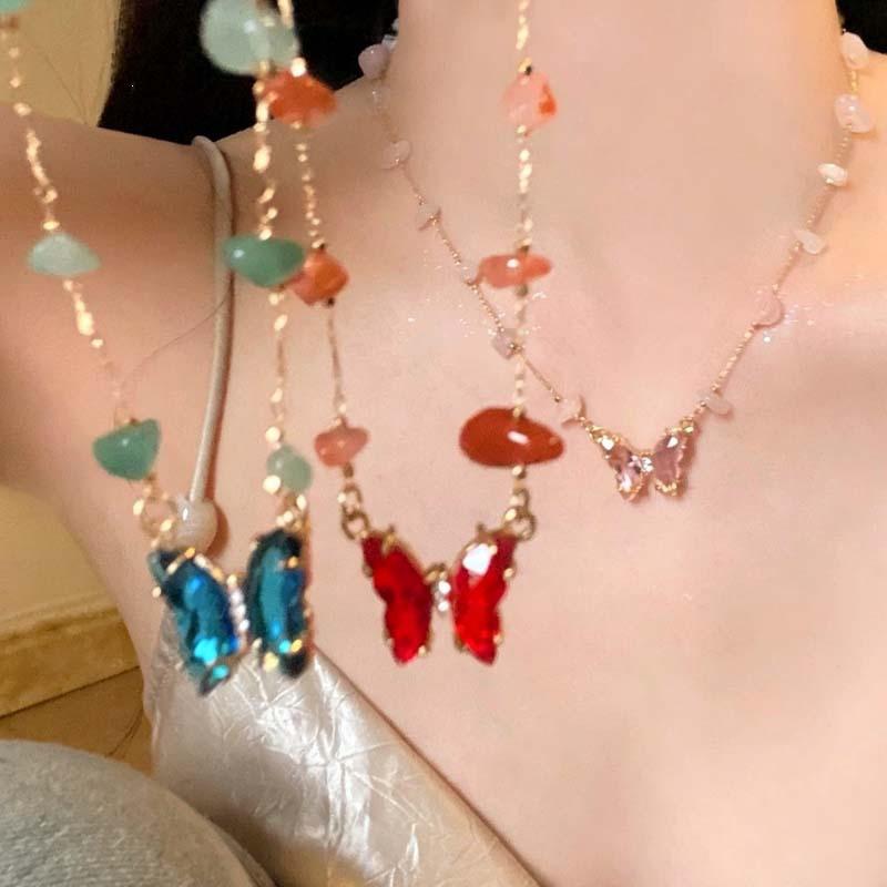 Guofeng Delight: Subculture Gradient Crystal Butterfly Clavicle Chain.