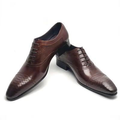 Mode Herrenkleiderschuhe Leder Formell Business Oxford Derby Schuhe Brogue Retro Kleiderschuhe für Herren Hochzeit Mode Kaffee Oxfords