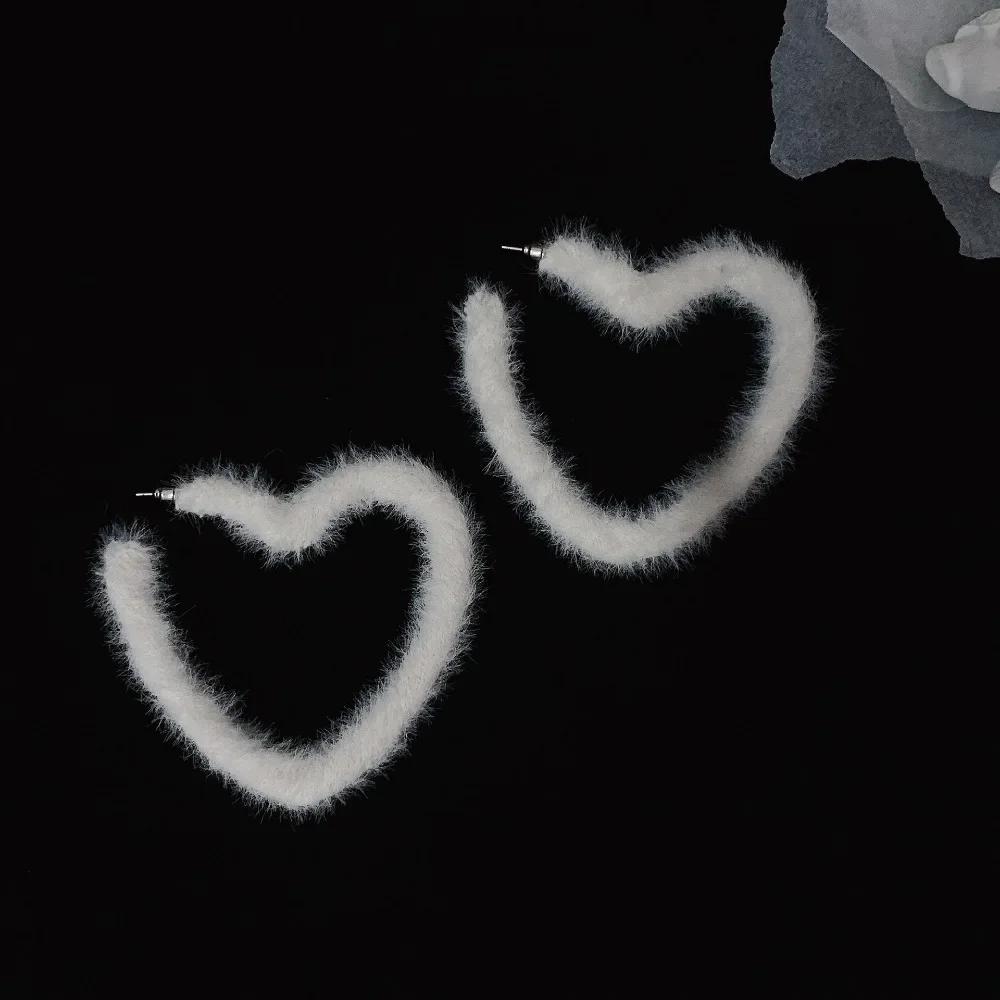 Exaggerated Personality White Big Hollow Love Heart Drop Dangle Earrings for Women Cute Sweet Plush Korean Jewelry Accessories