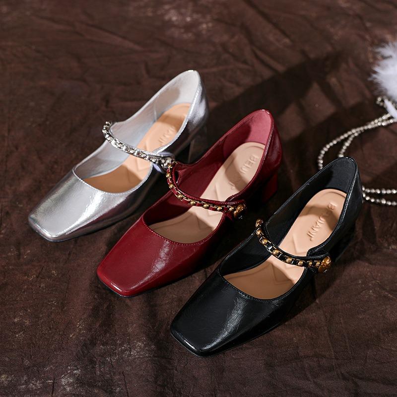 Montone tacco spesso Mary Jane scarpe in pelle piccola da donna punta quadrata retrò scarpe singole pelle morbida catena argento versatile