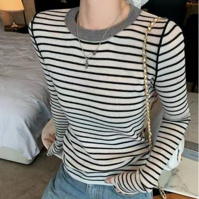 Dieser klassische und Retro-farbblockierte Rundhals-Strickpullover mit Streifen ist ein vielseitiges Pullover-Design-Oberteil für Frauen im Herbst.