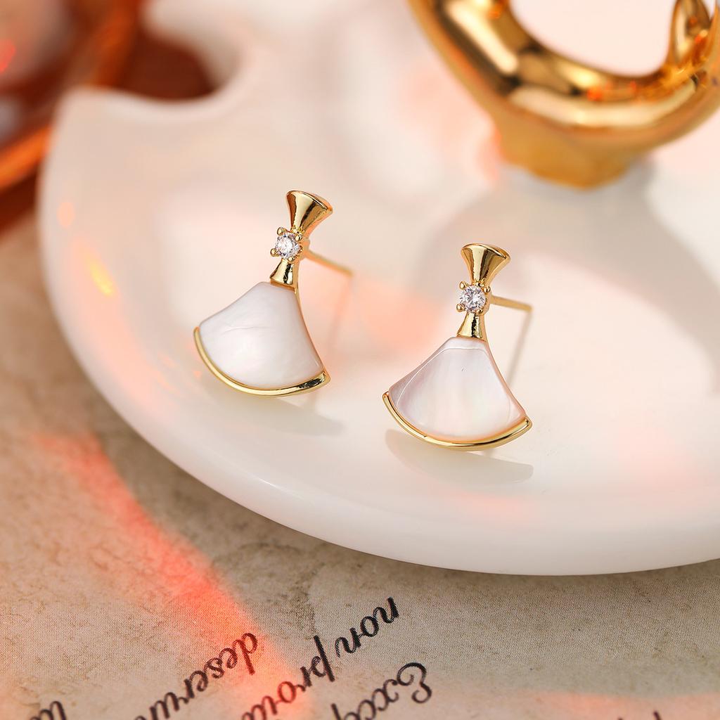 Hochwertiger Luxus Natürliche Muschelohrstecker S925 Silbernadel Ohrringe Leichter Luxus High-End Stil Temperament Ohrringe Frauen