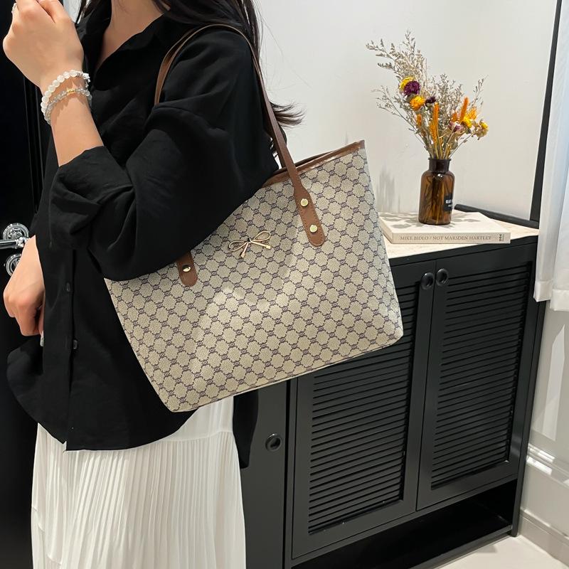 2025 new trendy fashion large-capacity tote bag commuter shoulder bag autumn and winter simple fashion oblique span bag