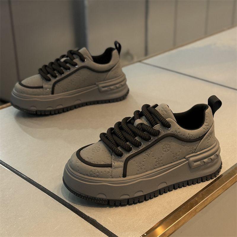 

European station men s shoes summer 2026 new versatile breathable sports and leisure little white tide shoes men s platform skateboard shoes 44 сірий колір