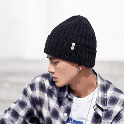 Herbst- und Wintermützen für Männer Koreanische Version einer einfarbigen, all-matching modischen Wollmütze Fashion Street Strickmütze Ärmel kalte Mütze warm
