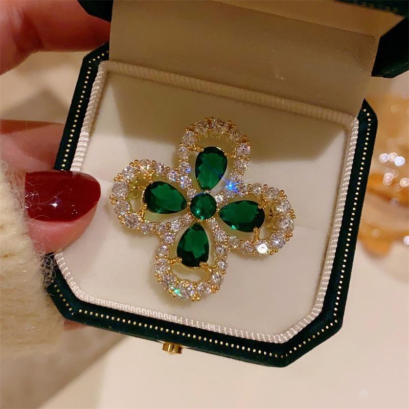 Elegant Inlaid Zircon Flower Brooches for Women Corsage Suit Coat Delicate Temperament Accessories Pin