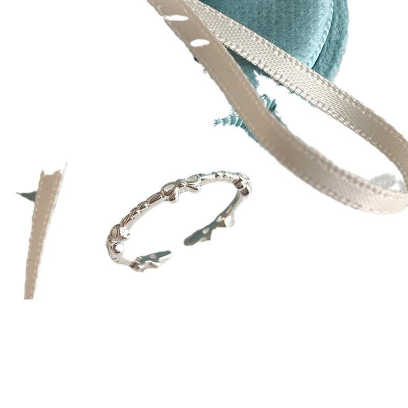 Bague simple et élégante en forme de nœud pour femme, design de niche, légère, luxueuse, élégante, tendance et polyvalente