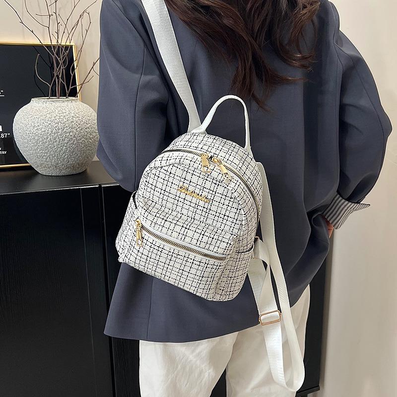 Beautiful retro trend temperament portable backpack new spring fashion versatile exquisite backpack backpack