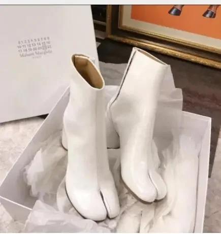 Tabi Split-toe Women Boots cream-colored Leather