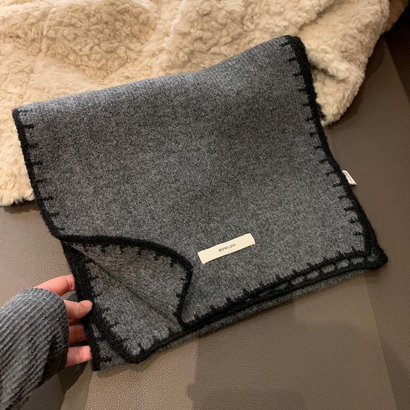 

Содержащий шерсть Высококачественный вязаный шарф для женщин на зиму Новый корейский стиль Атмосферное ощущение Оверлок Теплый компактный шейный шарф 170*25cm