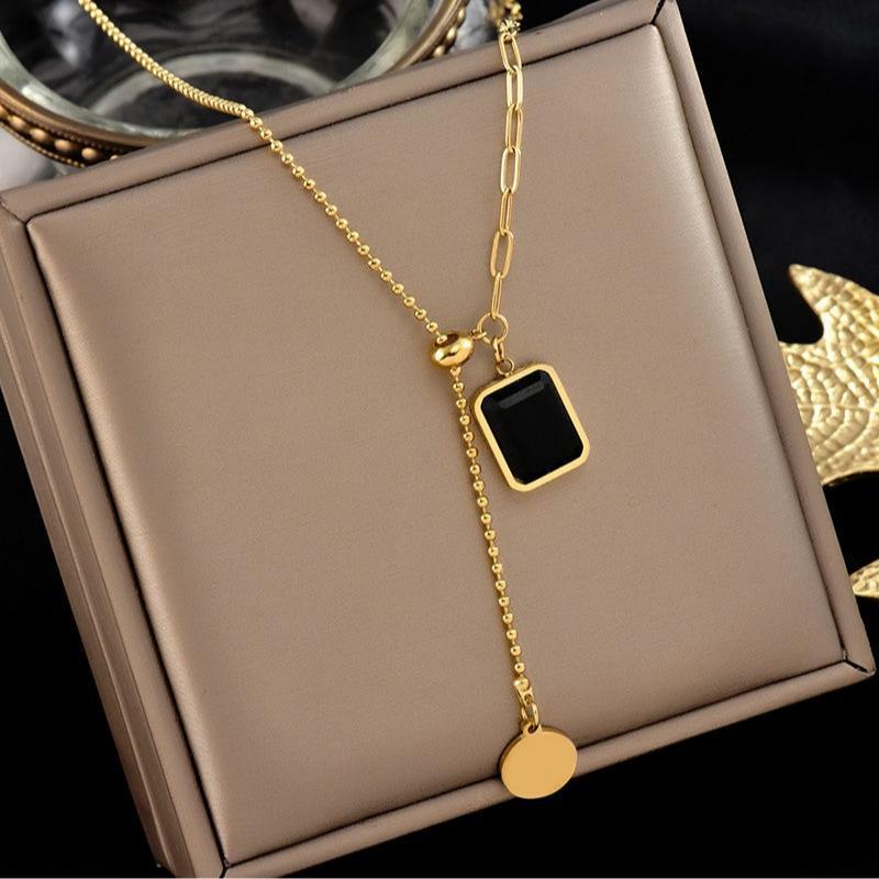 Emerald Retro Necklace: Trendy Adjustable Titanium Steel Clavicle Chain for Women