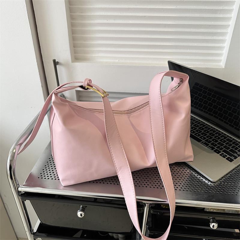 Schicke Stadttasche aus PU-Leder mit Crossbody-Riemen für Damen, Neuankunft 2023, in einfarbigen Farben