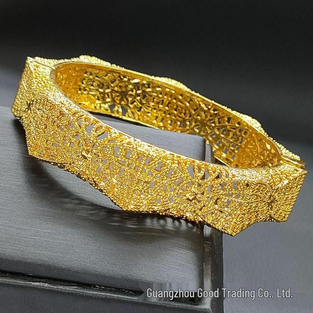 24k Gold Carved Buckle Bracelet: Fade-Resistant Women's Middle East Dubai Jewelry In Vietnamese Sand Gold