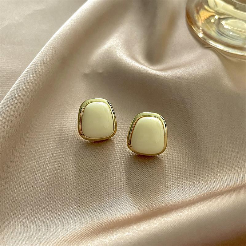White Beige Enamel Trapezoidal Women's Stud Earrings Gold Color Metal Side Elegant Wedding Ear Jewelry 2026 New In Brincos