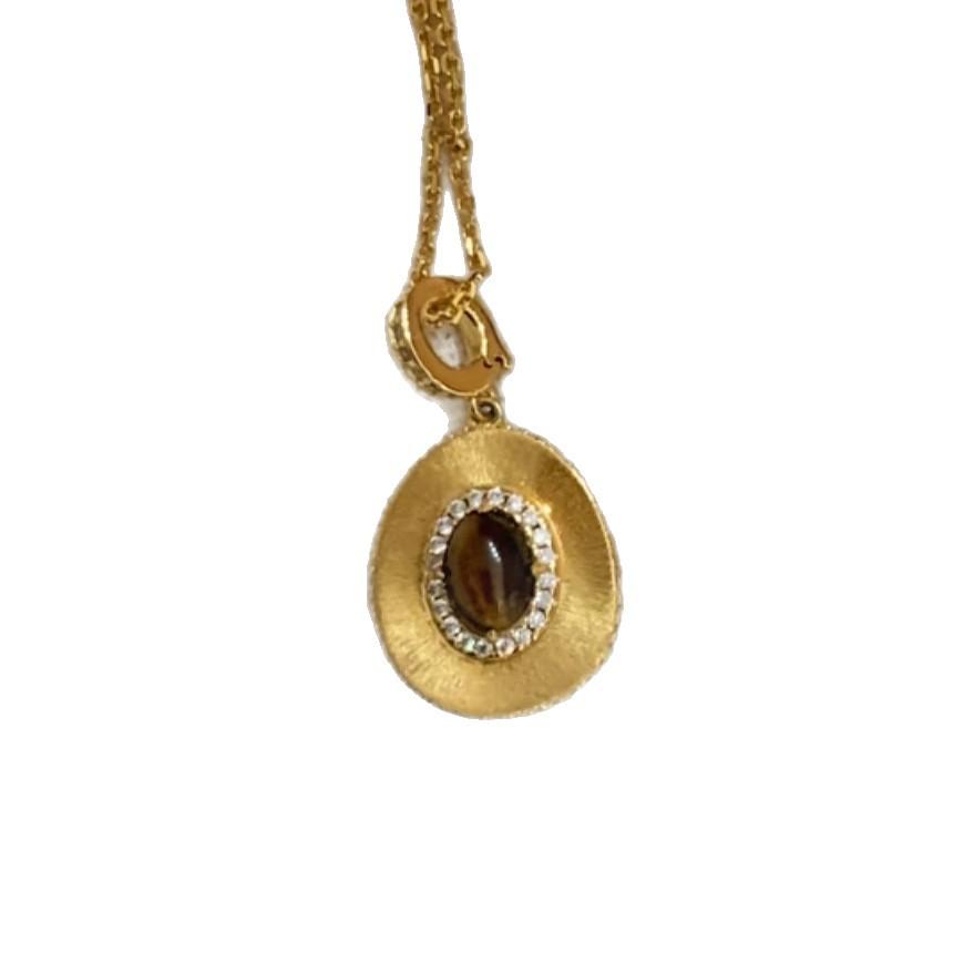 Italian brushed gold-plated oval natural tiger eye stone necklace for women, fashionable and versatile, with a high-end feel, suitable as a sweater