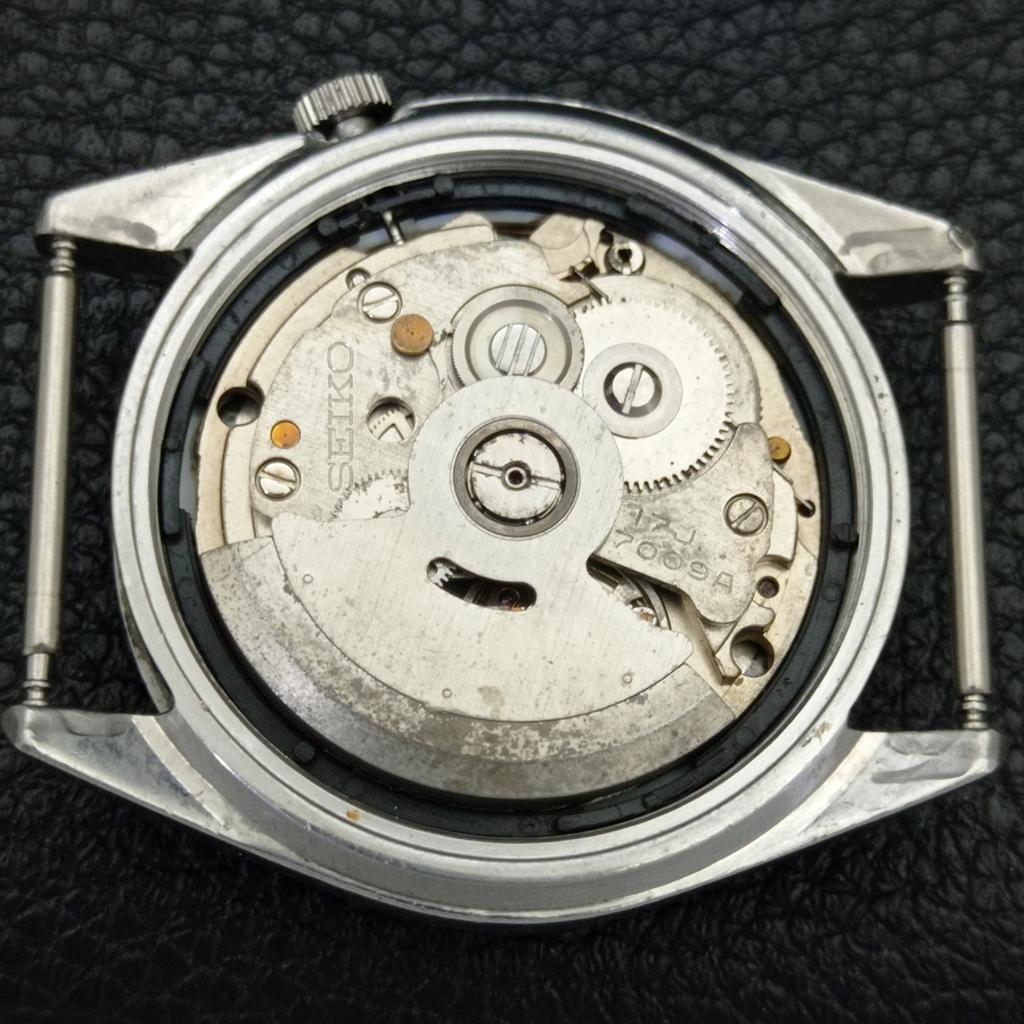 VINTAGE SEIKO 5 AUTOMATIC 7009A JAPAN MENS SILVER COLOR DIAL WATCH a701573-5 R206b-a701573