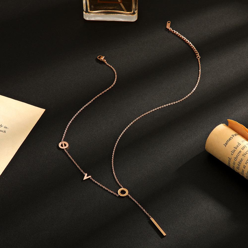 18K Gold-plated LOVE Stainless Steel Necklace, Female European and American Fashion Niche Design Clavicle Necklace Titanium Steel Necklace Decoration