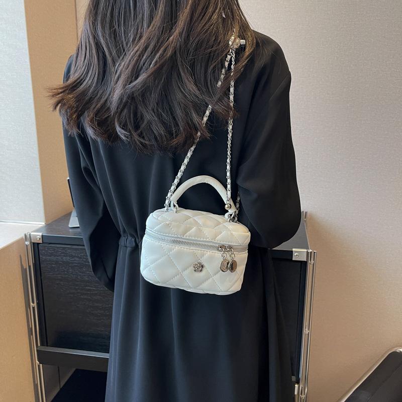 This Year, the Popular Small Bag Women's 2025 New Diamond Chain Temperament Mini Simple Small Fragrant Cross Shoulder Bag