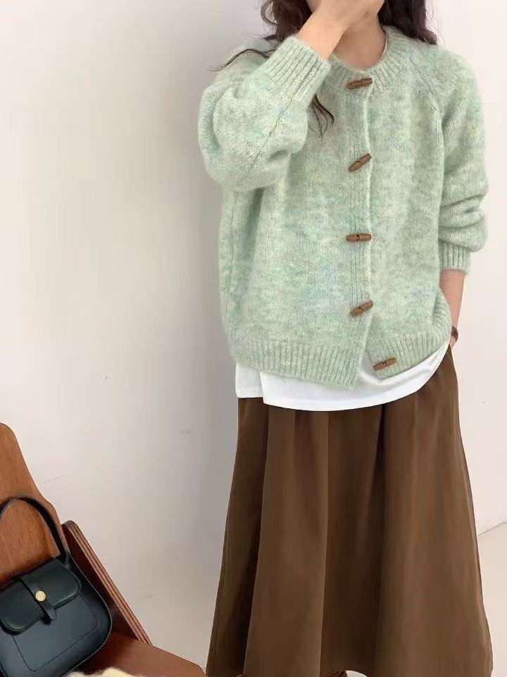 Autumn and winter loose round neck horn buckle knitted cardigan new plush knitted sweater jacket women