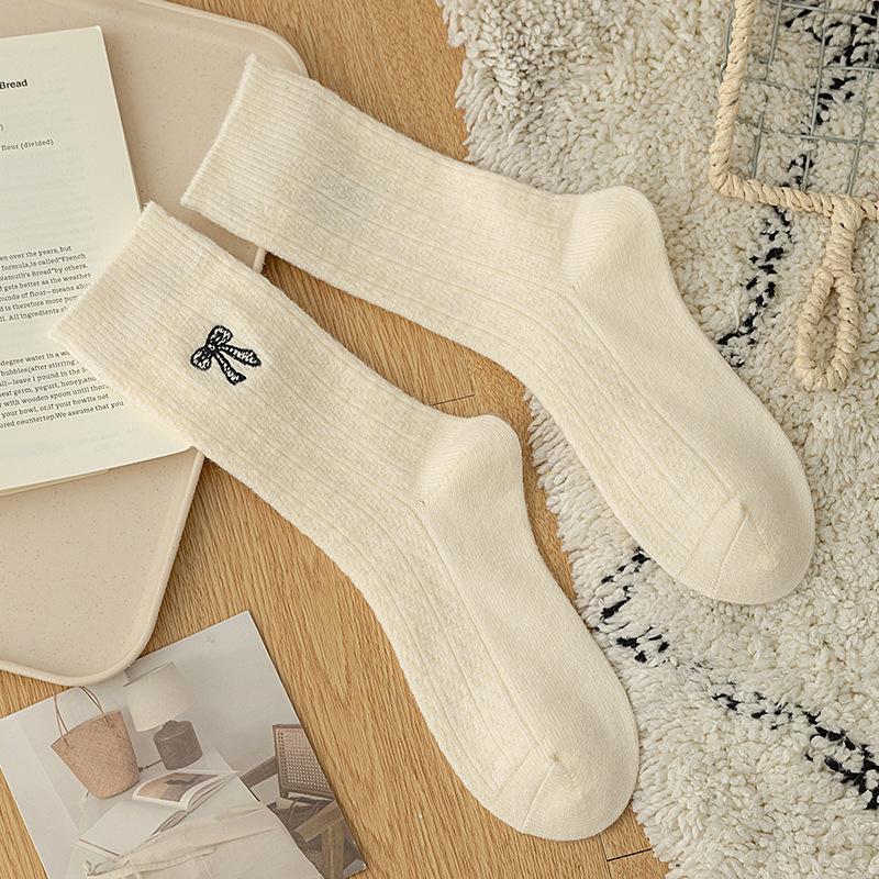 

Embroidered Bow Socks Stacking Socks Season Thickened Warm Wool Socks Retro Twist Pattern Medium Tube Socks Women one size молоко, білий колір