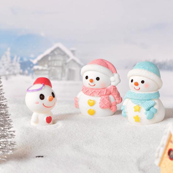 Christmas Figurine Eco-friendly Cartoon Design Exquisite Resin Christmas Micro Landscapes Ornament for Decoration
