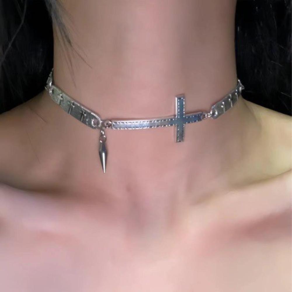 Y2k Gothic Sliver Color Cortex Cross Metal Embossed Cross Splicing Rivet Tassel Choker Necklace for Women Punk Hot Girl Jewelry