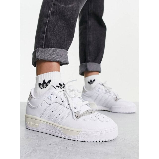 

Белые кроссовки adidas Originals Rivalry со змеиным принтом