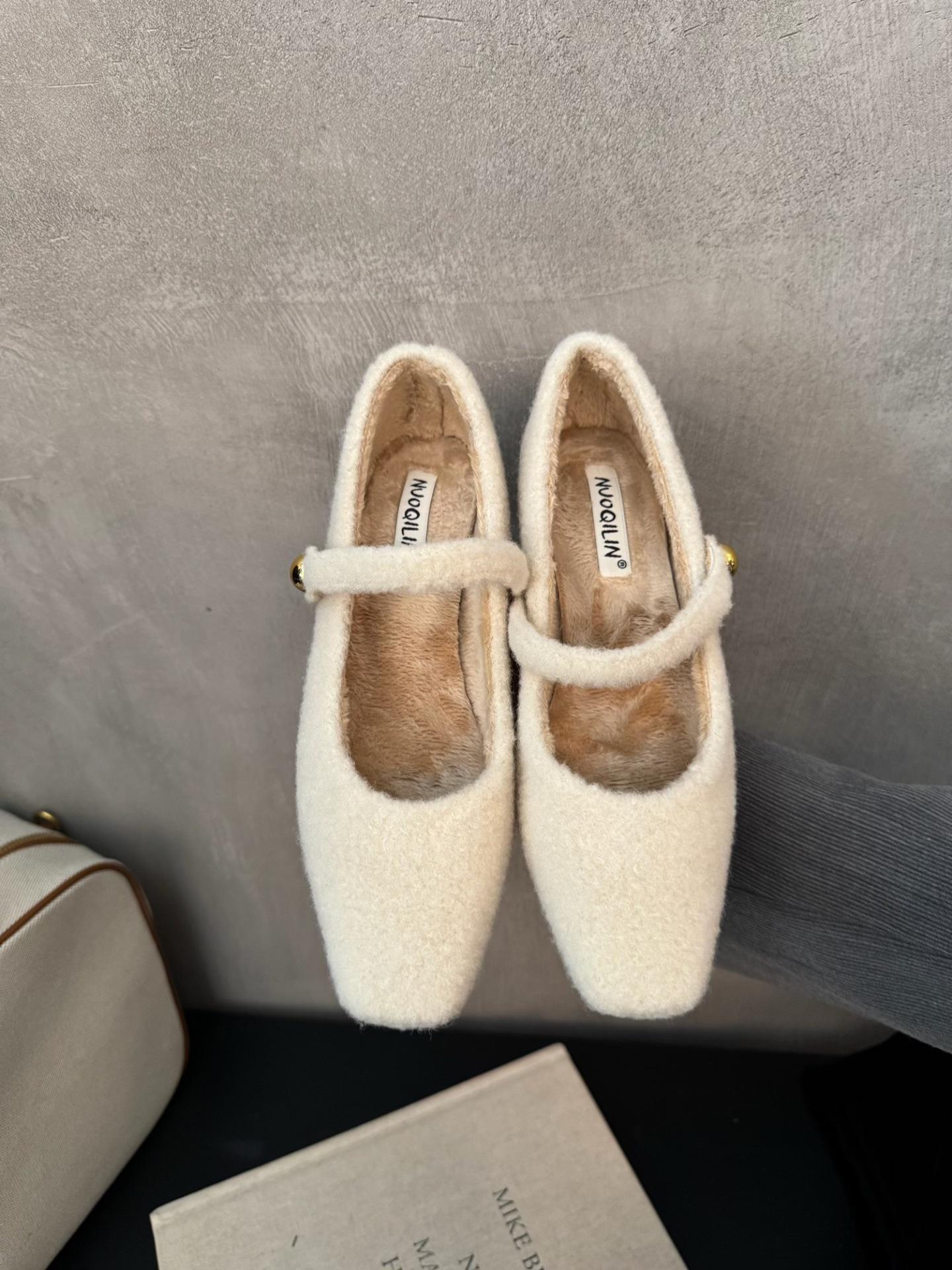 

2025 new French thick heel square head woolen single shoes female grandma shoes velvet medium heel Mary Jane fluffy shoes 39 абрикосовый