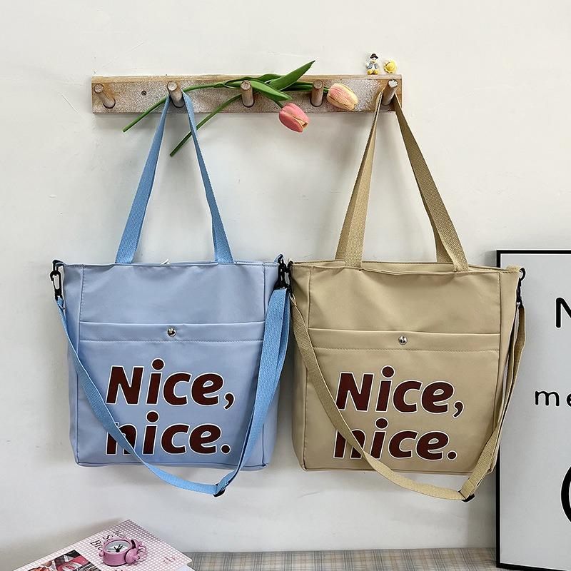 Stijlvolle studententote bag met grote capaciteit, nieuwe handtas met textuur, trendy schouder-okseltas.