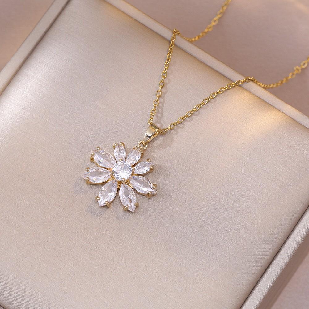 Women's Fashion Heart Pendant Necklace - Elegant, Simple Design, Versatile Clavicle Chain Jewelry