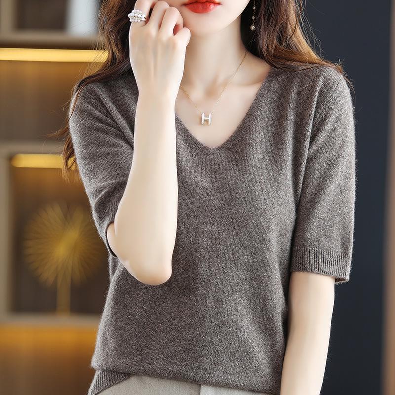 Five-Sleeve V-Neck Knitted Sweater for Women - Loose Casual Korean Style Half-Sleeve Top